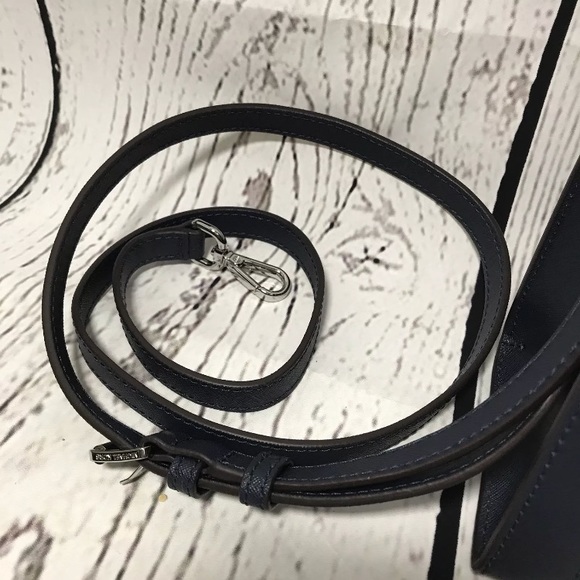 NWT Michael Kors Signature Small Dillon - Picture 3 of 8